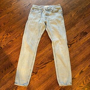 Forever 21 light rinse 5-pocket button fly straight leg jeans. Size 30.